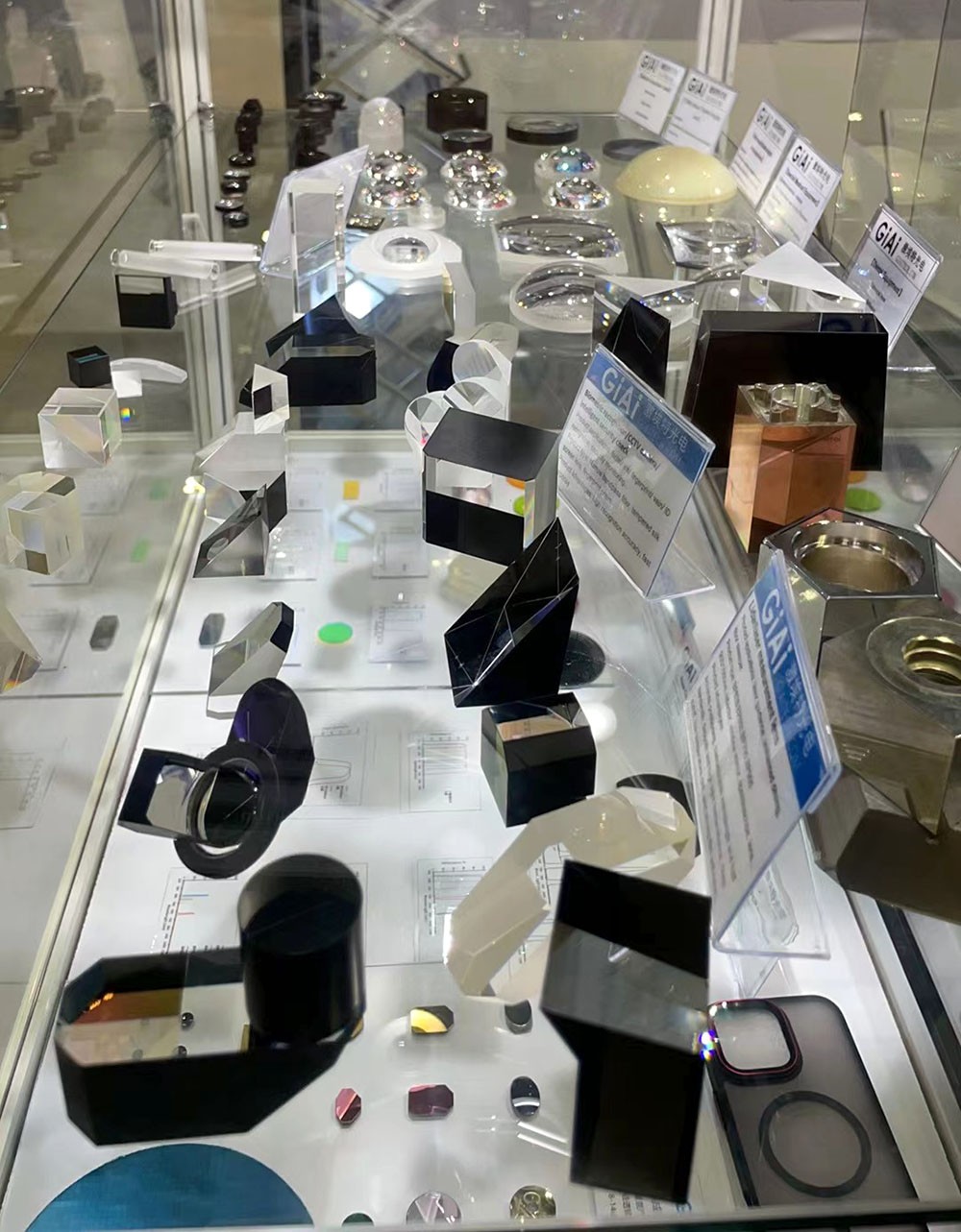 激埃特棱镜透镜展品展示