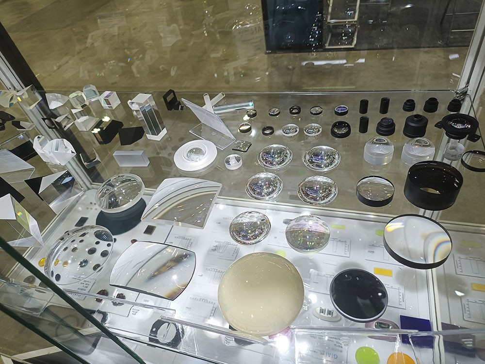 激埃特新加坡非球面透镜展品摄图